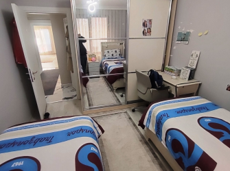 Güngören'de 1,Yıllık Tramvaya Yakın 100 m2 Asansörlü 2,Kat Balkonlu