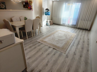 Güngören'de 1,Yıllık Tramvaya Yakın 100 m2 Asansörlü 2,Kat Balkonlu