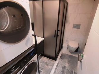 Güngören'de 1,Yıllık Tramvaya Yakın 100 m2 Asansörlü 2,Kat Balkonlu