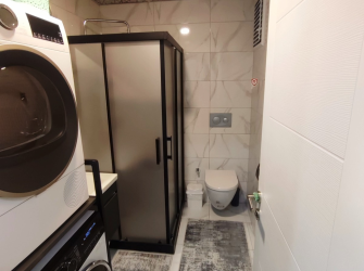 Güngören'de 1,Yıllık Tramvaya Yakın 100 m2 Asansörlü 2,Kat Balkonlu