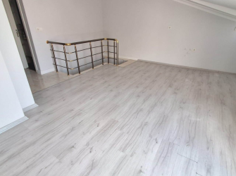 Güngören Merkez'de 4 Yıllık Asansörlü Alt 2+1 Üst 2+1Dubleks 170 m2 