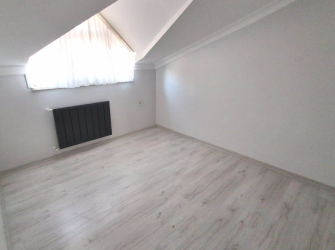 Güngören Merkez'de 4 Yıllık Asansörlü Alt 2+1 Üst 2+1Dubleks 170 m2 