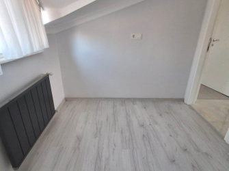 Güngören Merkez'de 4 Yıllık Asansörlü Alt 2+1 Üst 2+1Dubleks 170 m2 