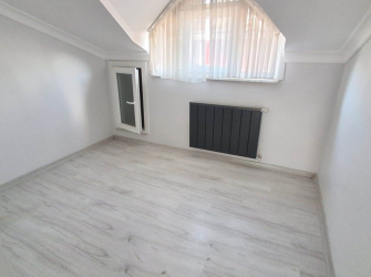 Güngören Merkez'de 4 Yıllık Asansörlü Alt 2+1 Üst 2+1Dubleks 170 m2 