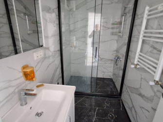 Güngören Merkez'de 4 Yıllık Asansörlü Alt 2+1 Üst 2+1Dubleks 170 m2 