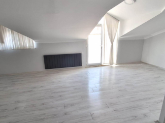 Güngören Merkez'de 4 Yıllık Asansörlü Alt 2+1 Üst 2+1Dubleks 170 m2 