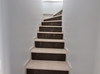 Güngören Merkez'de 4 Yıllık Asansörlü Alt 2+1 Üst 2+1Dubleks 170 m2 