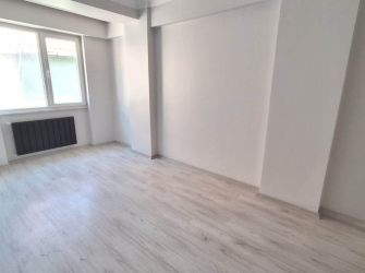 Güngören Merkez'de 4 Yıllık Asansörlü Alt 2+1 Üst 2+1Dubleks 170 m2 