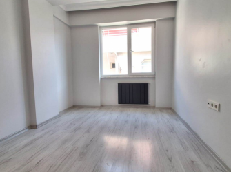 Güngören Merkez'de 4 Yıllık Asansörlü Alt 2+1 Üst 2+1Dubleks 170 m2 