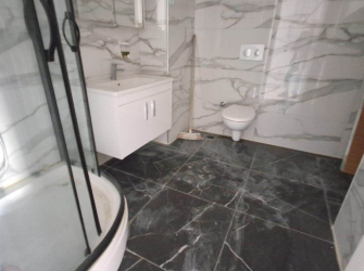 Güngören Merkez'de 4 Yıllık Asansörlü Alt 2+1 Üst 2+1Dubleks 170 m2 