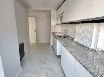 Güngören Merkez'de 4 Yıllık Asansörlü Alt 2+1 Üst 2+1Dubleks 170 m2 