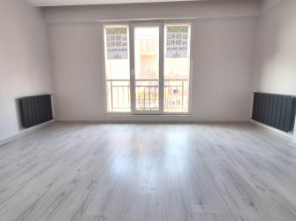 Güngören Merkez'de 4 Yıllık Asansörlü Alt 2+1 Üst 2+1Dubleks 170 m2 