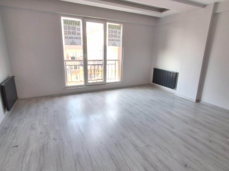 Güngören Merkez'de 4 Yıllık Asansörlü Alt 2+1 Üst 2+1Dubleks 170 m2 