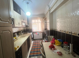 Güngören Güneştepe'de 2,Kat E.Banyolu 3+1 Ön Cephe  Tek Daireli