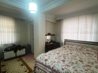 Güngören Güneştepe'de 2,Kat E.Banyolu 3+1 Ön Cephe  Tek Daireli