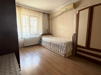 Bahçelievler Şirinevler'de 4,Kat Genç Bina 3+1 Asansörlü 120 m2 Boş Daire