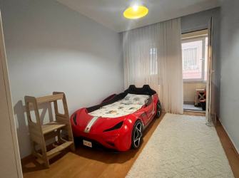 Güngören M.Çakmak'ta 2,Kat Kredili 3+1Ön Cephe 120 m2 Çift Balkonlu