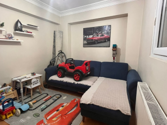 Güngören M.Çakmak'ta 2,Kat Kredili 3+1Ön Cephe 120 m2 Çift Balkonlu