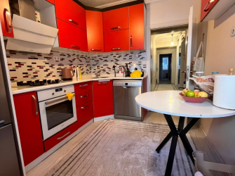 Güngören M.Çakmak'ta 2,Kat Kredili 3+1Ön Cephe 120 m2 Çift Balkonlu