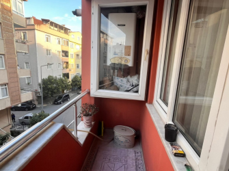 Güngören M.Çakmak'ta 2,Kat Kredili 3+1Ön Cephe 120 m2 Çift Balkonlu