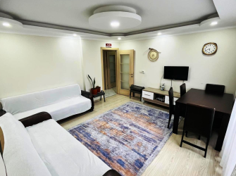 Bahçelievler'de 8 Yıllık Şirinevler Meydana Yakın 4,Kat  Asansörlü 2+1