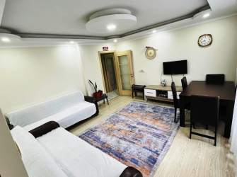 Bahçelievler'de 8 Yıllık Şirinevler Meydana Yakın 4,Kat  Asansörlü 2+1