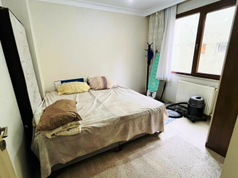 Bahçelievler'de 8 Yıllık Şirinevler Meydana Yakın 4,Kat  Asansörlü 2+1