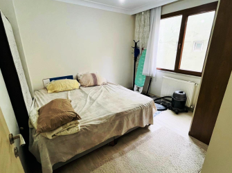 Bahçelievler'de 8 Yıllık Şirinevler Meydana Yakın 4,Kat  Asansörlü 2+1