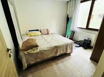 Bahçelievler'de 8 Yıllık Şirinevler Meydana Yakın 4,Kat  Asansörlü 2+1