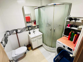 Bahçelievler'de 8 Yıllık Şirinevler Meydana Yakın 4,Kat  Asansörlü 2+1