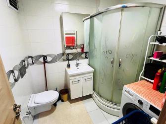 Bahçelievler'de 8 Yıllık Şirinevler Meydana Yakın 4,Kat  Asansörlü 2+1