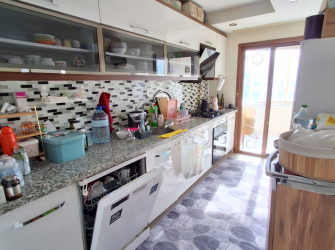 Bahçelievler Camlıkahve'de 4,Kat Asansörlü 8 Yıllık 100 m2 Ön Cephe