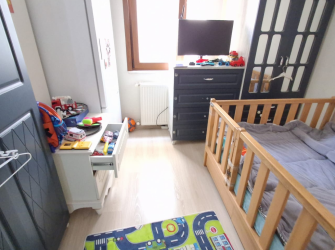 Bahçelievler Camlıkahve'de 4,Kat Asansörlü 8 Yıllık 100 m2 Ön Cephe