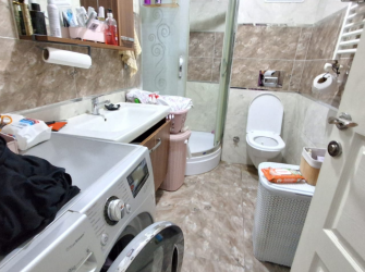 Bahçelievler Camlıkahve'de 4,Kat Asansörlü 8 Yıllık 100 m2 Ön Cephe