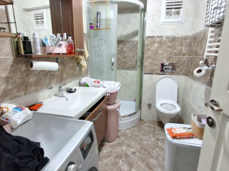 Bahçelievler Camlıkahve'de 4,Kat Asansörlü 8 Yıllık 100 m2 Ön Cephe