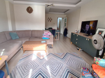 Bahçelievler Camlıkahve'de 4,Kat Asansörlü 8 Yıllık 100 m2 Ön Cephe