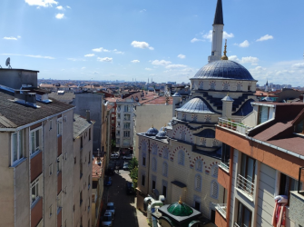 Bahçelievler Cumhuriyet'te 15 Yıllık Bina 3+1 Asansörlü 170 m2 Dubleks 