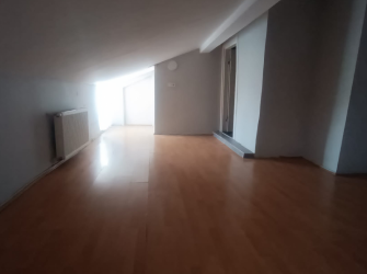 Bahçelievler Cumhuriyet'te 3+1 Asansörlü Dubleks 17 Yıllık 130 m2