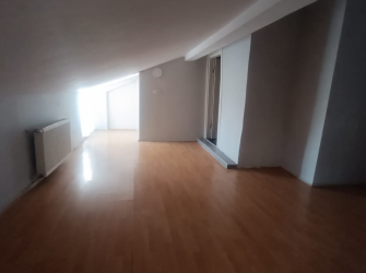 Bahçelievler Cumhuriyet'te 3+1 Asansörlü Dubleks 17 Yıllık 130 m2