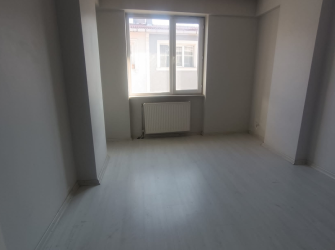 Bahçelievler Cumhuriyet'te 3+1 Asansörlü Dubleks 17 Yıllık 130 m2