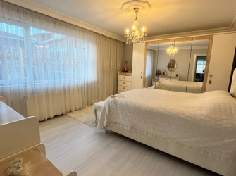 Bahçelievler'de Tek Daireli 5+1 Asansörlü Masrafsız 190 m2 Dubleks