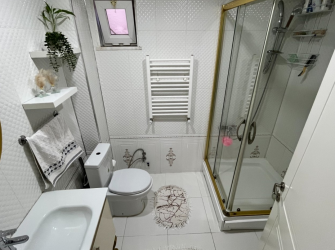 Bahçelievler'de Tek Daireli 5+1 Asansörlü Masrafsız 190 m2 Dubleks