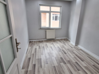 Güngören Sanayi'de 3+1 Kat Mülkiyetli 110 m2 İçi Yapılı Tek Daireli Dubleks