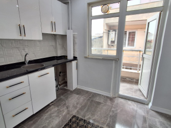 Güngören Sanayi'de 3+1 Kat Mülkiyetli 110 m2 İçi Yapılı Tek Daireli Dubleks