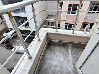 Güngören Sanayi'de 3+1 Kat Mülkiyetli 110 m2 İçi Yapılı Tek Daireli Dubleks