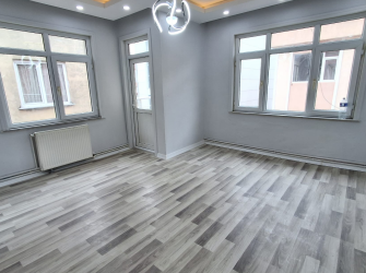 Güngören Sanayi'de 3+1 Kat Mülkiyetli 110 m2 İçi Yapılı Tek Daireli Dubleks