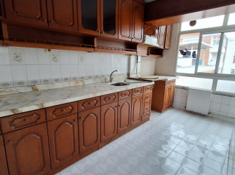 Güngören'de Tek Daireli 4,Kat Arsa Tapulu 2+1 Çift Balkonlu 90 m2 Boş