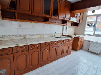 Güngören'de Tek Daireli 4,Kat Arsa Tapulu 2+1 Çift Balkonlu 90 m2 Boş