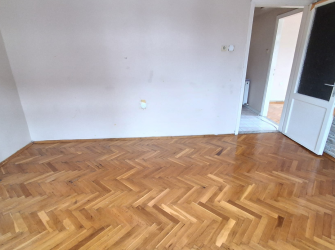 Güngören'de Tek Daireli 4,Kat Arsa Tapulu 2+1 Çift Balkonlu 90 m2 Boş