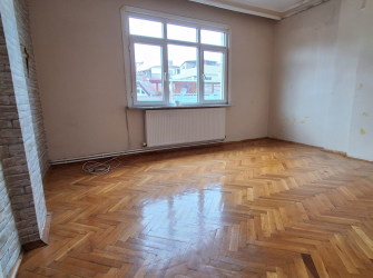 Güngören'de Tek Daireli 4,Kat Arsa Tapulu 2+1 Çift Balkonlu 90 m2 Boş